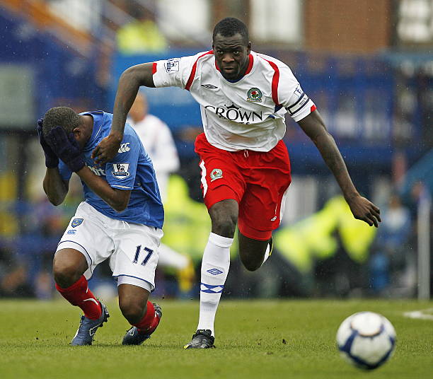 的赛场上立 的赛场上立