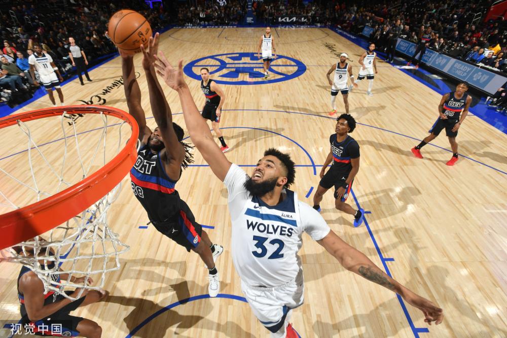 泰晤士：范迪克等人续约谈判仍在继续 利物浦需寻找左后卫接班人.