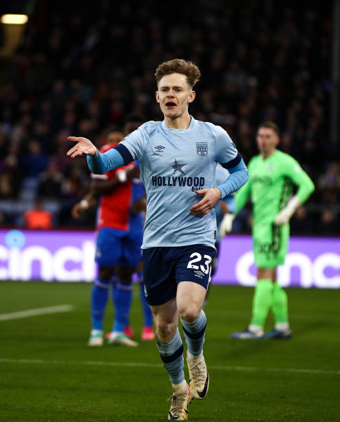 正逐渐走出 正逐渐走出